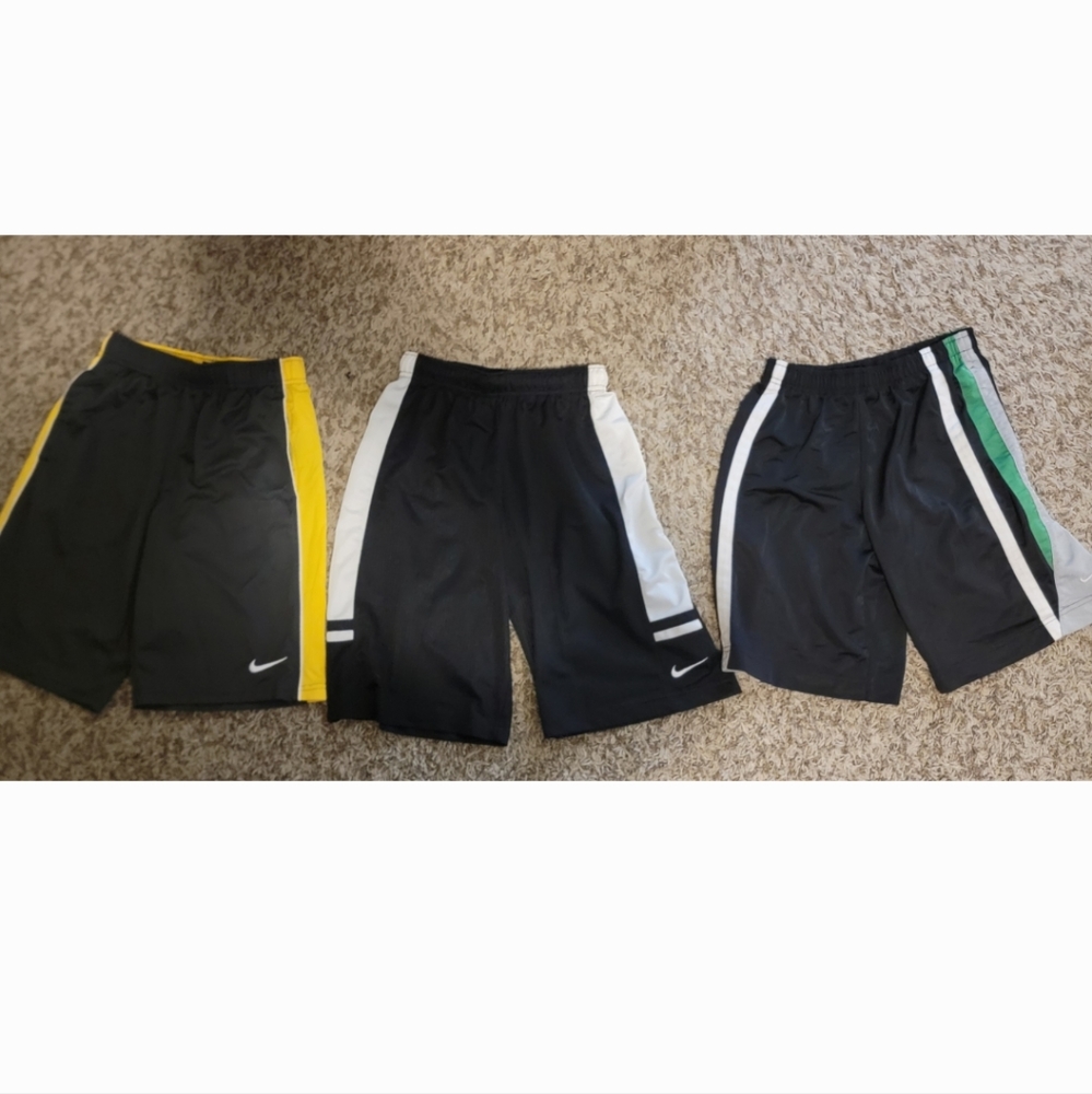 NIKE Bundle 3 Boys Medium shorts